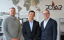 Thomas Raab (Mitte), CEO von POLAR Cutting Technologies, mit den Investoren von SOL Capital
